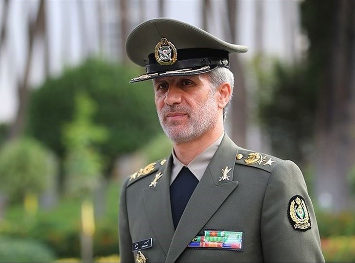 بازدید وزیر دفاع از نمایشگاه تقویت سبک&zwnj;های آموزشی دانشگاه افسری امام علی (ع)