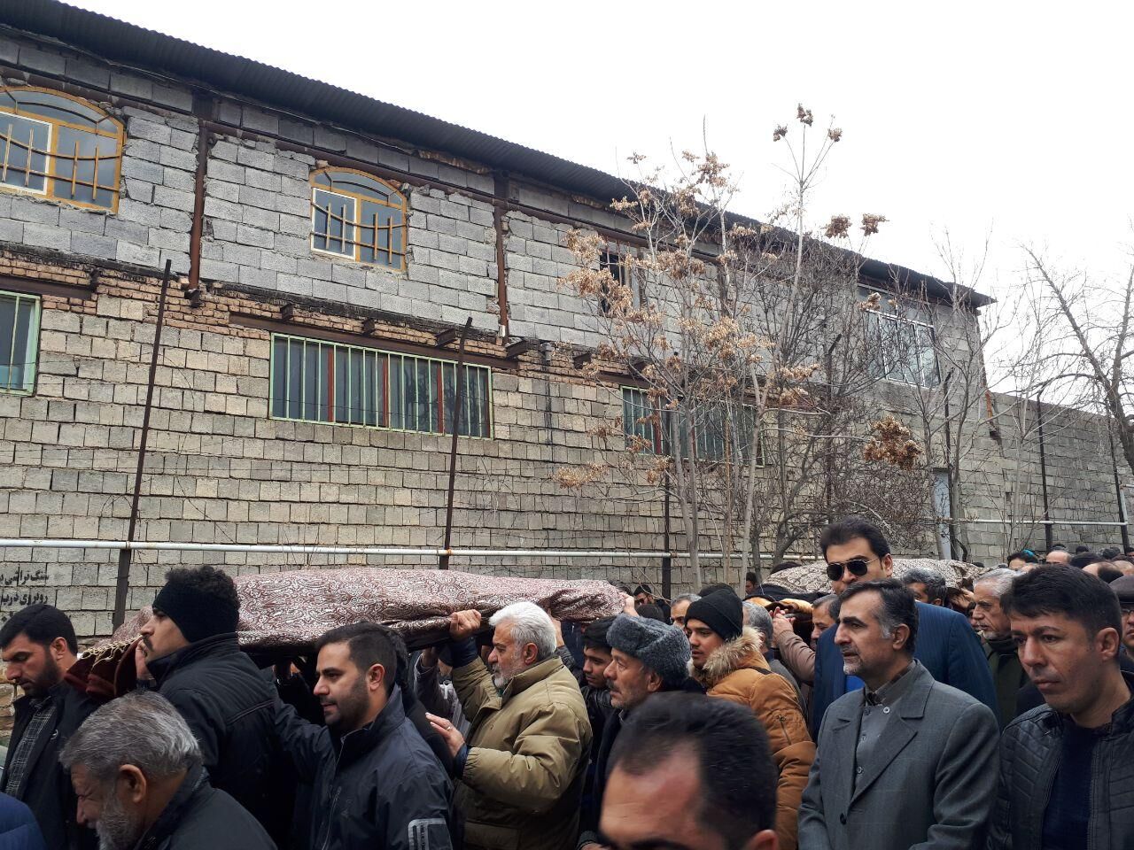 پیکر ۲ شهید سانحه هوایی در سقز به خاک سپرده شد