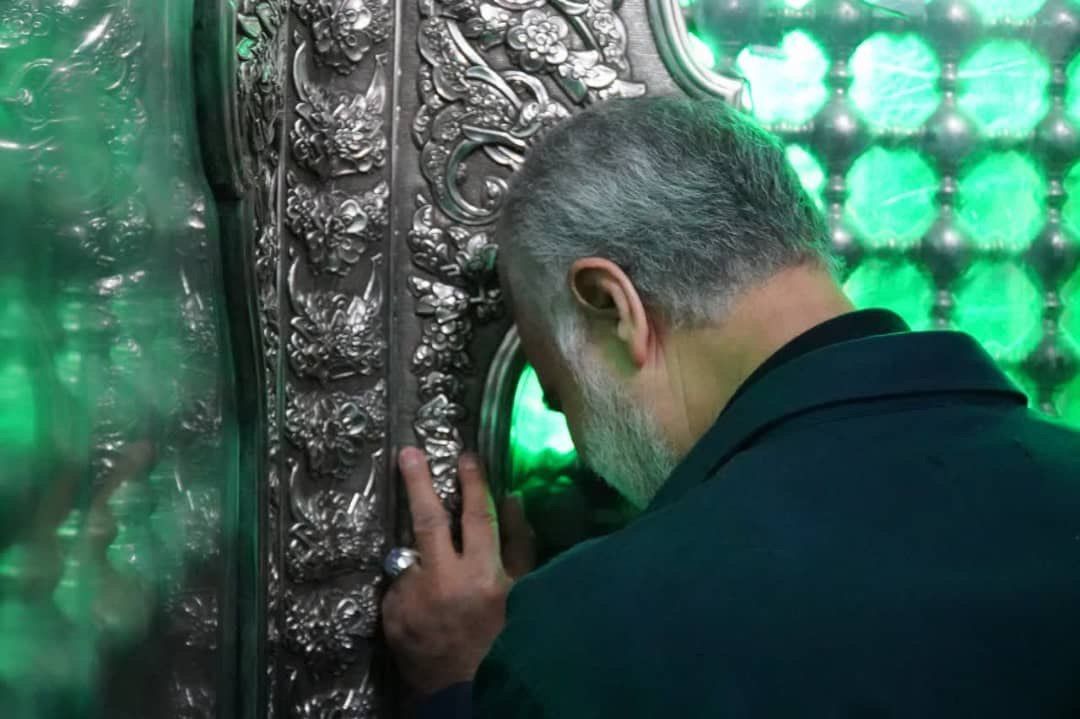 زیارت سردار شهید مقاومت در سرداب حرم امام حسین (ع)