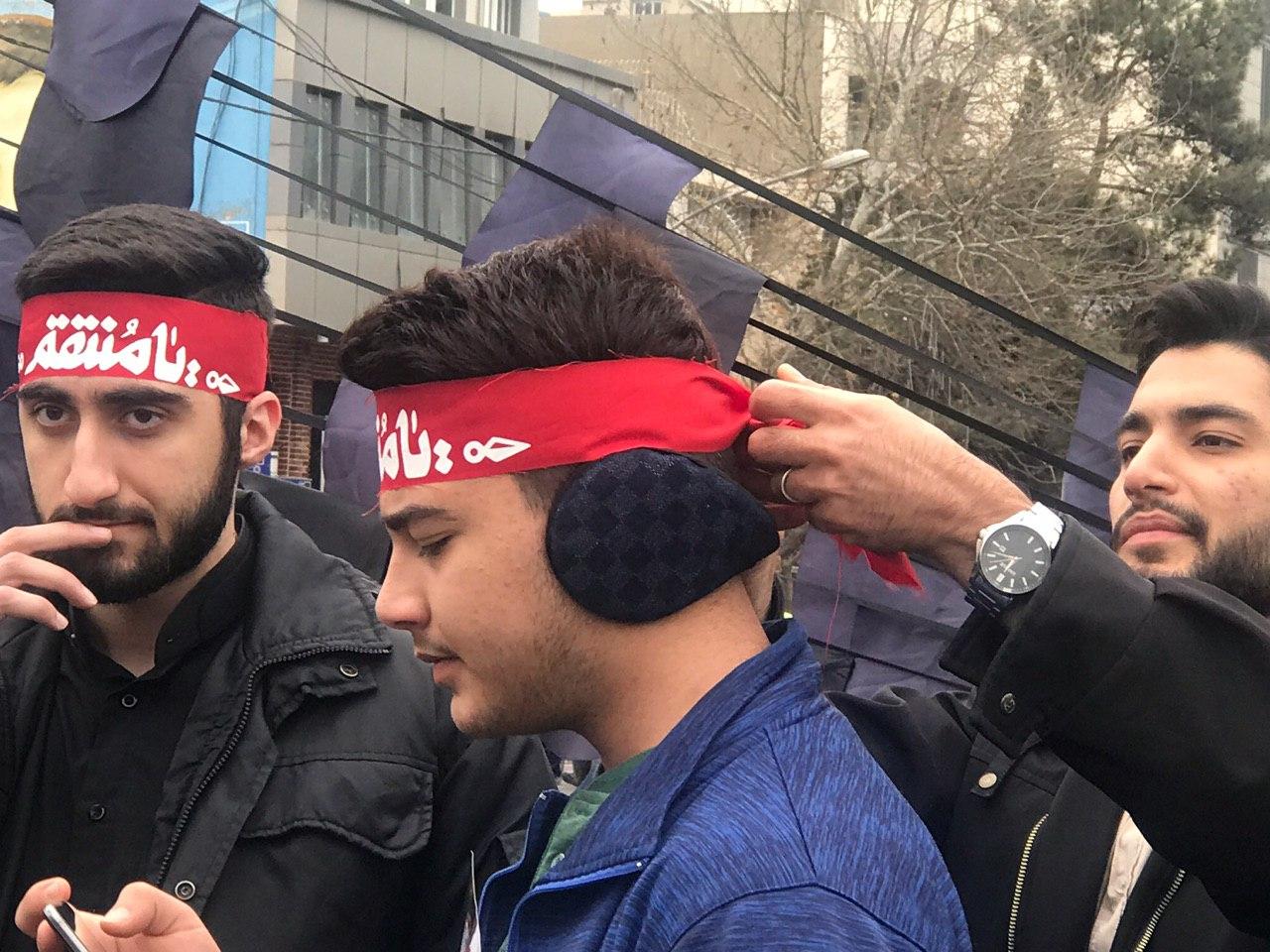 حضور پرشور مردم با سربندهای &laquo;یا مُنتقم&raquo; در نماز جمعه تهران