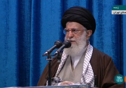 شعرخوانی سید رضا نریمانی در مراسم پیش خطبه نماز جمعه تهران + فیلم