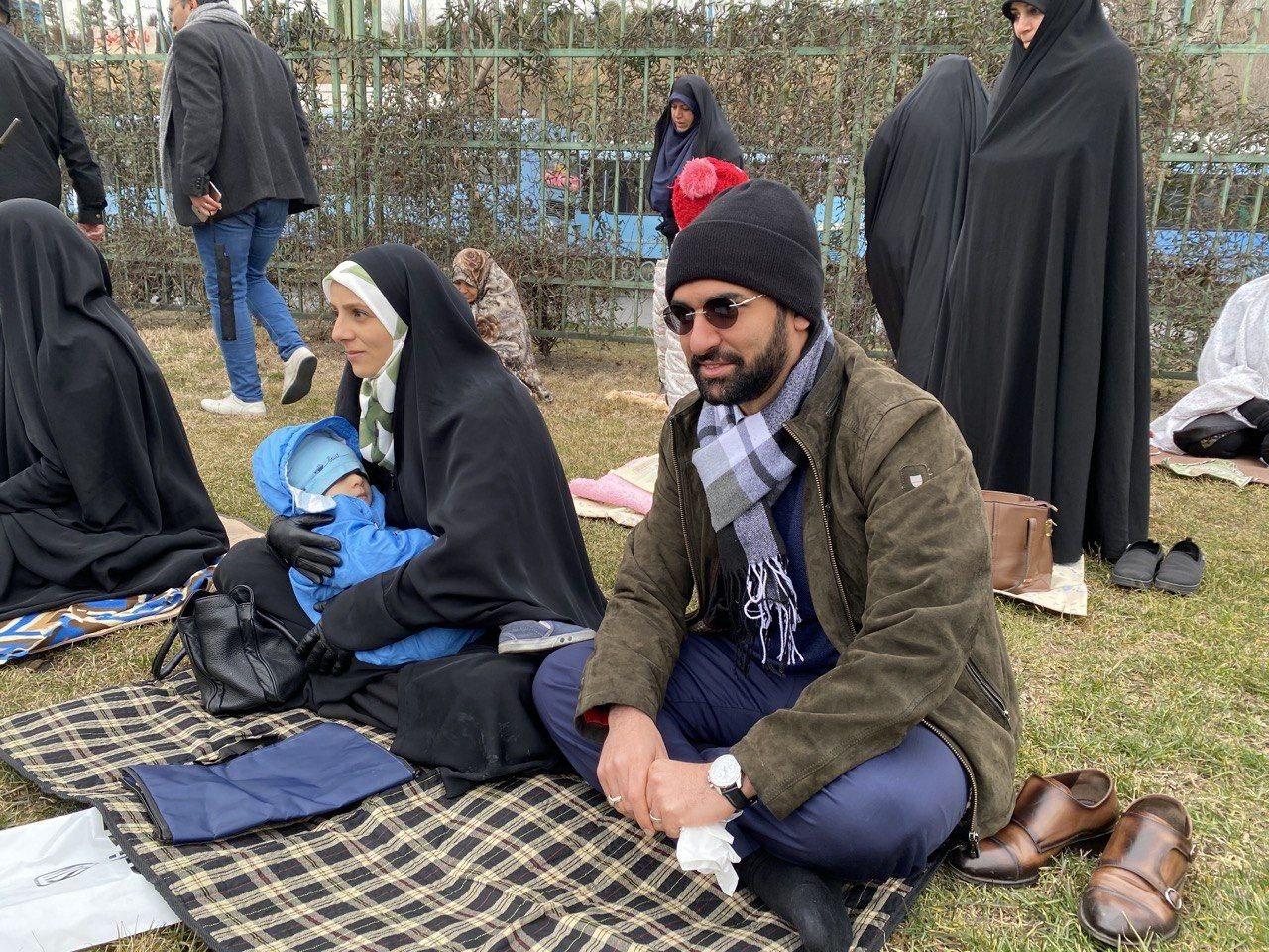 حضور وزیر جوان دولت دوازدهم به همراه خانواده در نماز جمعه تهران