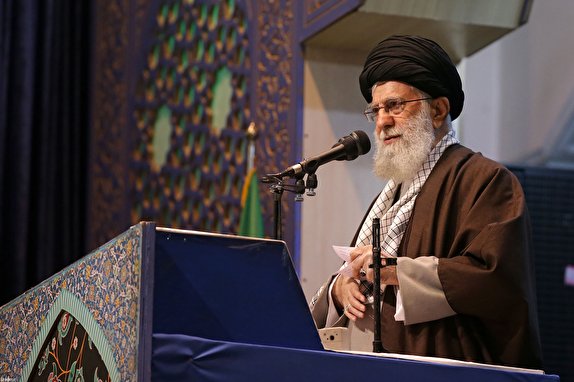 اِبایی از مذاکره نداریم، اما نه با آمریکا/ آن روزی که موشک&zwnj; های سپاه، پایگاه آمریکایی را در هم کوبید، ایام الله است/ آمریکایی ها داعش را درست کردند تا ایران را بزنند/ حادثه سقوط هواپیما دل ما را سوزاند