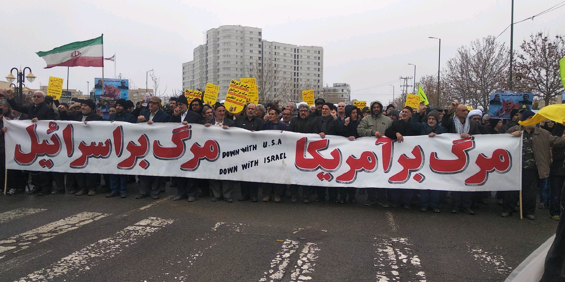 نمایی از حضور میلیونی مردم سراسر کشور در حمایت از آرمان های انقلاب و تکریم جانباختگان سقوط هواپیمای اوکراینی