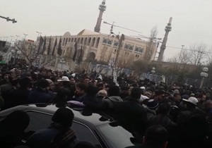 حضور پرشور مردم مؤمن و انقلابی در نماز جمعه + فیلم