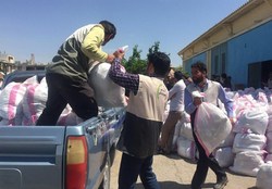 توزیع ۱۲ هزار بسته معیشتی در مناطق سیلزده توسط آستان قدس رضوی توزیع ۱۲ هزار بسته معیشتی در مناطق سیلزده توسط آستان قدس رضوی