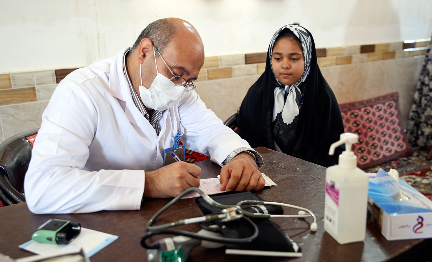کادر پزشکی آستان قدس رضوی در مناطق سیل‌زده سیستان و بلوچستان