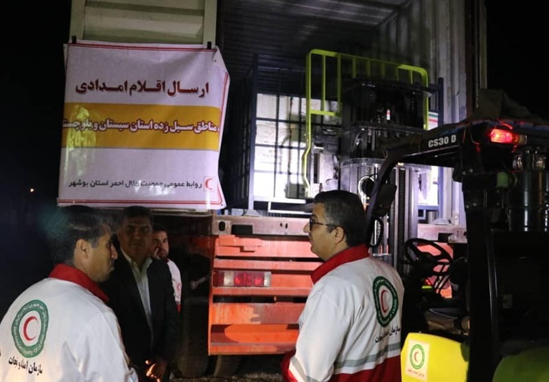 کمک به سیل زدگان با هماهنگی هلال احمر فرستاده شود