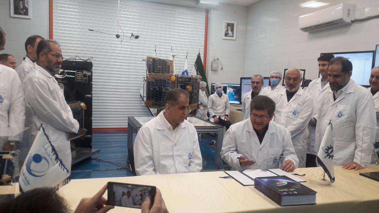ماهواره ظفر به سازمان فضایی ایران تحویل داده شد