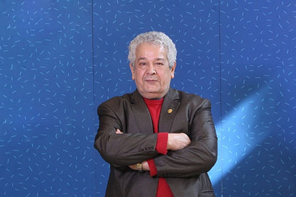 هنرمندان و مسئولین باید خانه تکانی جدیدی کنند/اگر گذر یکی از مدیران ما به کتابخانه افتاده بود، ادبیات فرهنگ ما به این شکل نمی&zwnj;شد