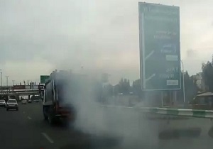از وضع نامناسب جاده در کمربندی نائین به یزد تا بارش اولین برف زمستانی در تهران + فیلم و تصاویر