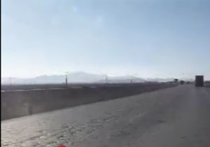 از وضع نامناسب جاده در کمربندی نائین به یزد تا بارش اولین برف زمستانی در تهران + فیلم و تصاویر