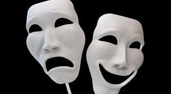 حرکت و بدن بازیگر در تئاتر خیابانی چگونه است؟