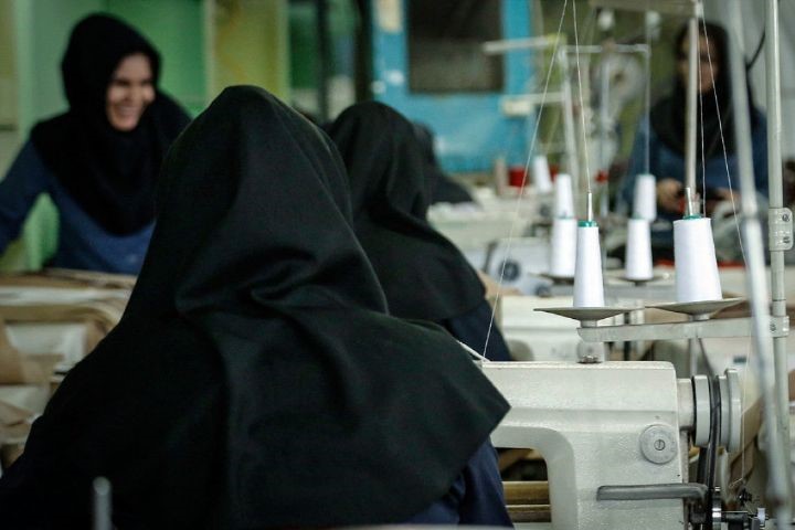 در چه صورت مرد می&zwnj;تواند به زن اجازه کار کردن ندهد؟