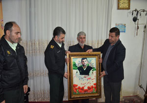 دیدار فرمانده انتظامی خوزستان با خانواده شهید سپید رو در نکا