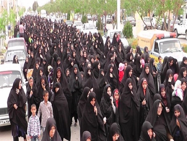 برگزاری همایش پیاده روی بانوان کارمند در شهرستان رزن