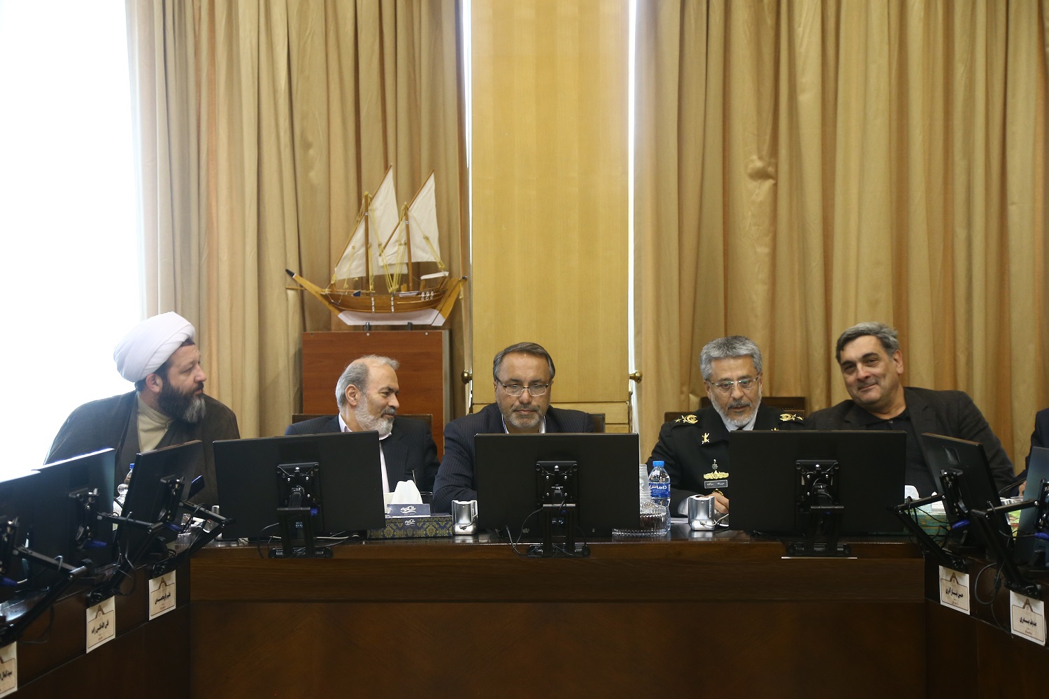 حضور امیر دریادار سیاری در کمیسیون عمران مجلس شورای اسلامی