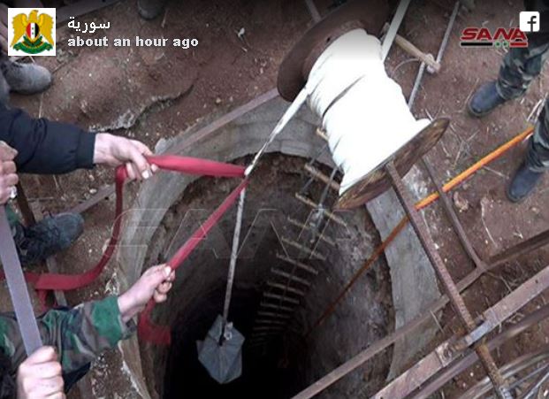 کشف سلاح و مهمات تروریستها در یک چاه ۳۵ متری در سوریه کشف سلاح و مهمات تروریستها در یک چاه ۳۵ متری در سوریه