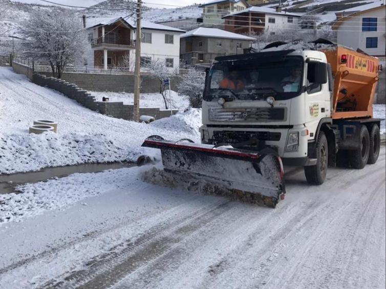 برفروبی ۱۸۲ کیلومتر از محور‌های مازندران