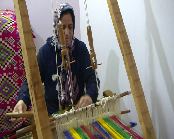 چادرشب&zwnj; بافی قاسم&zwnj;آباد گیلان در چند قدمی ثبت جهانی