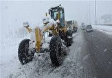 امدادرسانی به خودروهای گرفتار در برف توسط راهداران  گیلانی