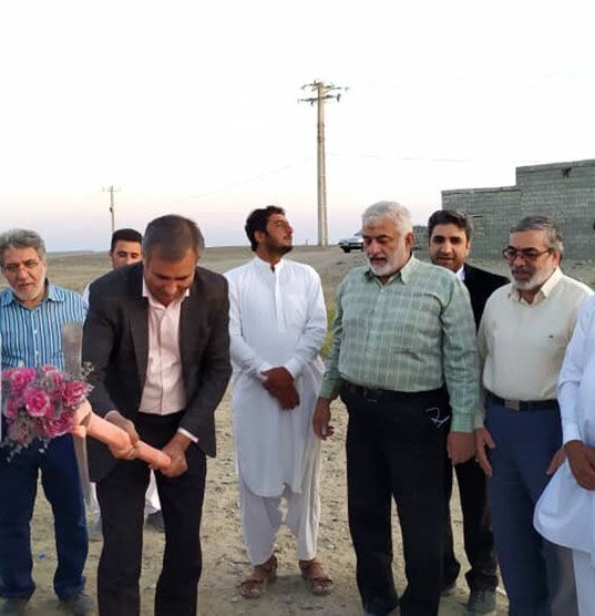 کلنگ ساخت سه واحد آموزشی خیری در کنارک به زمین زده شد
