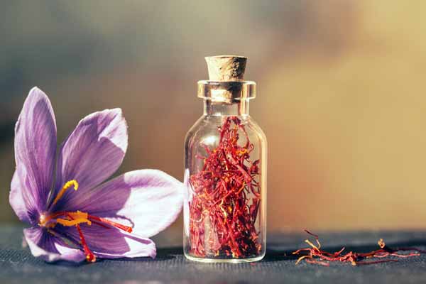 زعفران سرفه را درمان می کند