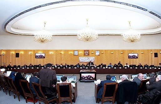 دولت برای جبران کسری درآمد نفتی از حساب ذخیره ارزی مجوز دریافت می&zwnj;کند