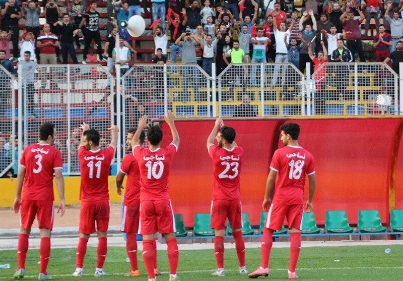 قهر ادامه دار بازیکنان نساجی پیش از بازی با پرسپولیس