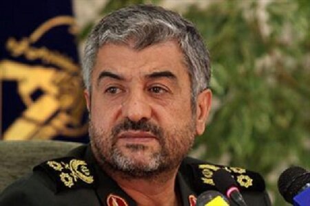 مردم همیشه در عبور از بحران&zwnj;ها نقش کلیدی داشته&zwnj;اند/ بیانیه گام دوم چراغ راه آینده است