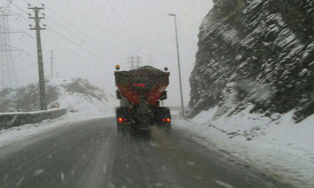 سرعت مطمئنه و جلوگیری از حرکات حادثه ساز مهمترین فاکتور‌ها برای رانندگی در هوای بارانی