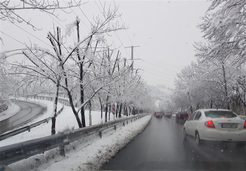 بارش برف خفیف در برخی از محور&zwnj;های مواصلاتی زنجان