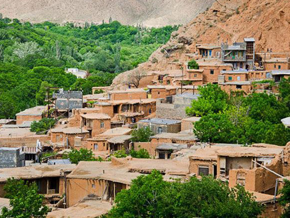 همت مضاعف در جهت رفع مشکلات بافت تاریخی روستای روئین
