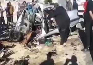 تصادف شدید پژو ۴۰۵ با تراکتور در جهرم + فیلم