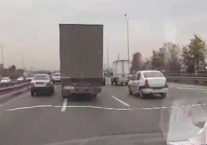 تردد خطرناک تریلی در اتوبان آزادگان + فیلم