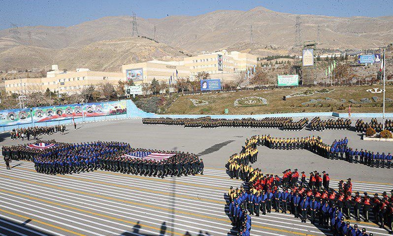 ماجرای عکس پرچم آمریکا و انگلیس در رژه پلیس