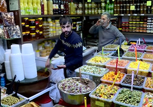 یک پنجشنبه شاد به همراه خانواده در بازار + فیلم