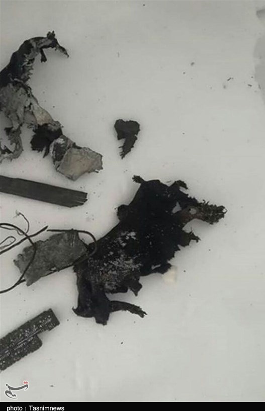 تصاویر قطعات و وسایل کشف&zwnj;شده از محل سقوط هواپیمای میگ۲۹ ارتش