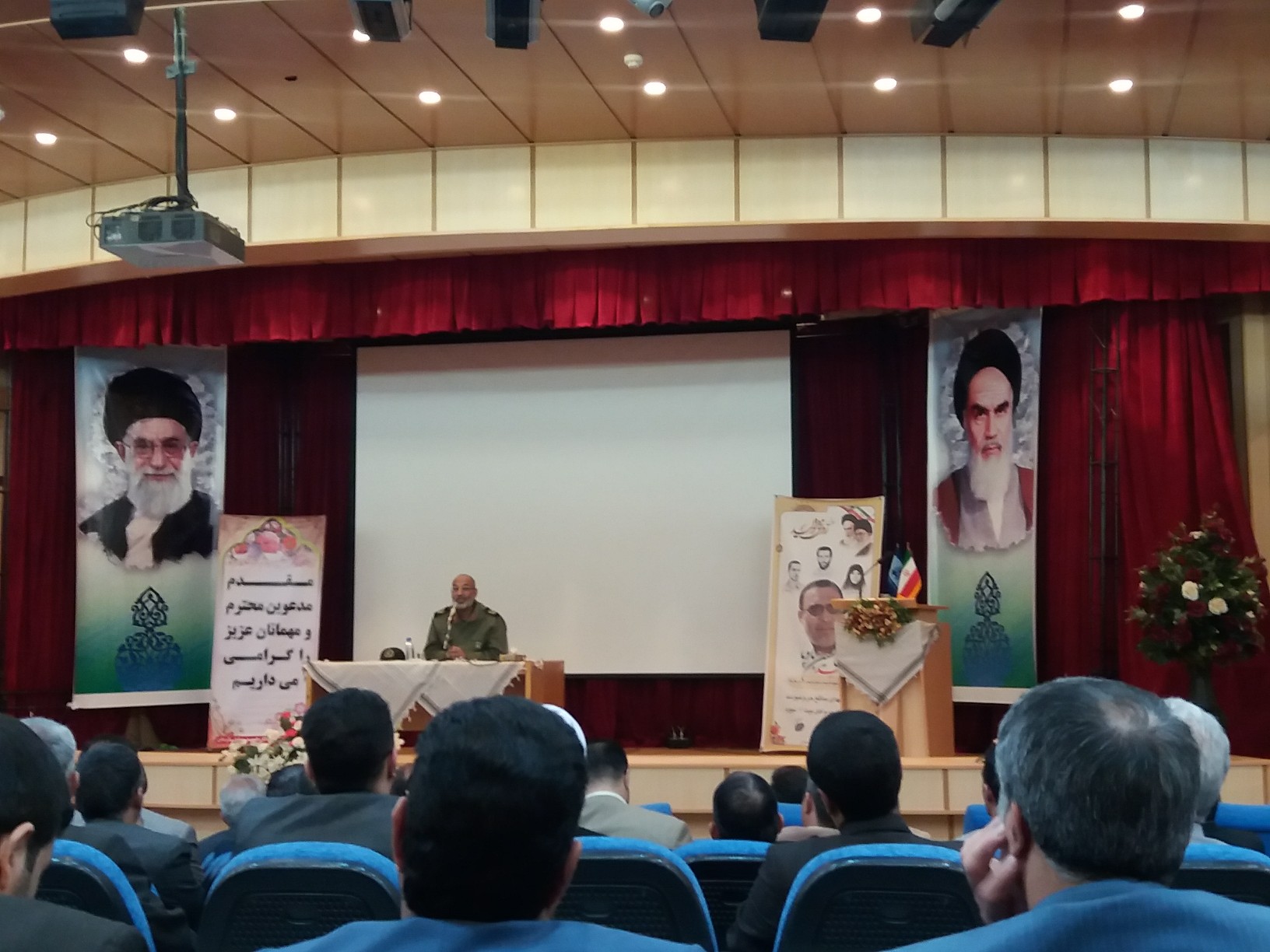 بحث نفوذ از دوره سازندگی وارد مقوله سیاسی کشور شد/تبدیل نظام اسلامی به دموکراتیک هدف عده ای بود