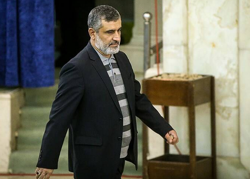 واکنش کاربران به حضور سردار حاجی زاده در نماز جمعه؛ تا کور شود هرآنکه نتواند دید
