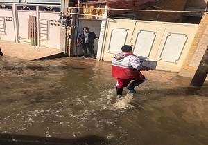 هلال احمر همچنان در صف یاری رسانی به مناطق آبگرفته خوزستان/ بیشترین تاب‌آوری شبکه فاضلاب اهواز چقدر است؟