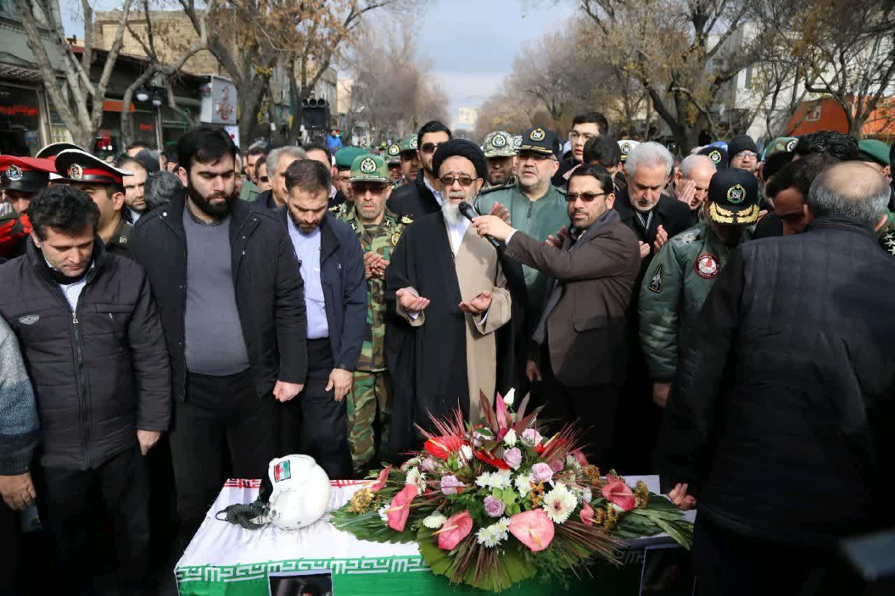 پیکر شهید رحمانی خلبان میگ ۲۹ ارتش تشییع شد