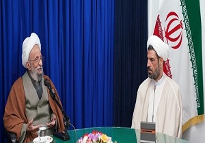 اولویت خدمت رسانی به خانواده شهدا و ایثارگران باید خدمات فرهنگی باشد