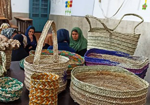 حصیر بافی شهر خور لارستان احیا شد