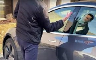 ساخت کلید‌های زیر پوستی به جای سوئیچ خودرو تسلا