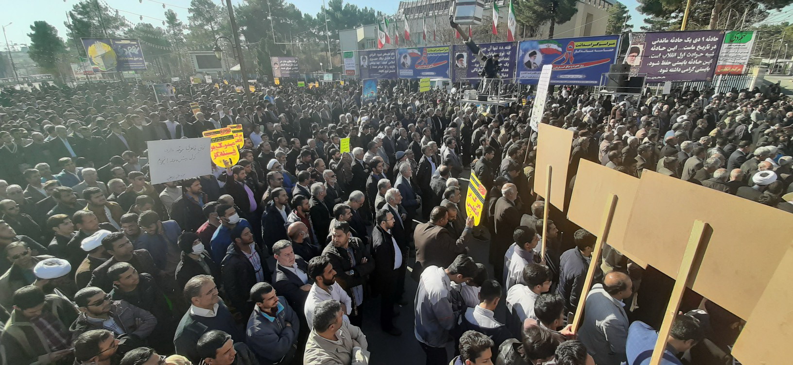 آغاز تجمع باشکوه یوم الله 9 دی در کرمان