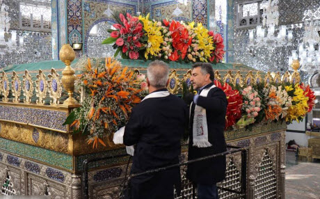 گل‌آرایی حرم حضرت زینب (س) با ۲۵ هزار شاخه گل طبیعی