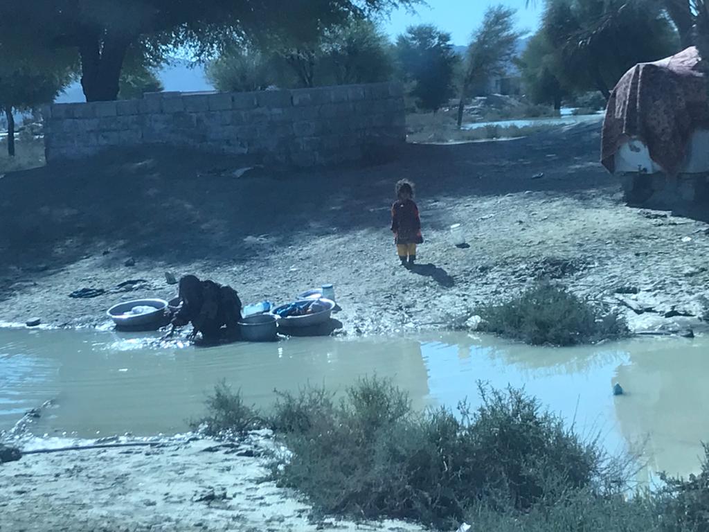 دشتیاری؛ مدارسی گیر افتاده در سیل زیر سقف آسمان