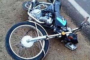 مرگ موتور سوار اراکی در برخورد با خودروی پارک شده