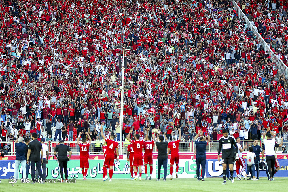 یک مدافع برزیلی در راه تراکتور